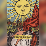 A carta O Sol, número 19 dos Arcanos Maiores, é uma das cartas mais positivas e auspiciosas do Tarot. Representando sucesso, vitalidade e clareza, ela ilumina qualquer leitura com suas energias de felicidade e realização.
