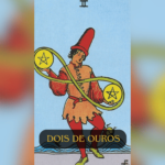 O Dois de Ouros é uma carta do Tarot que simboliza equilíbrio, adaptação e a necessidade de administrar bem os recursos e responsabilidades. Neste artigo, vamos explorar seu significado, simbolismo e como interpretá-lo em diferentes contextos.