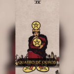 O Quatro de Ouros é uma carta do Tarot que simboliza segurança, estabilidade financeira e a necessidade de controlar os recursos.