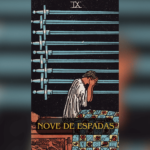 O Nove de Espadas é uma das cartas mais desafiadoras do Tarot, representando ansiedade, insônia, medos e arrependimentos. Neste artigo, vamos explorar o significado dessa carta em diferentes contextos, seu simbolismo e como interpretá-la em uma leitura.