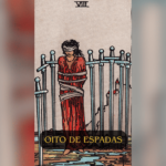 O Oito de Espadas é uma carta do Tarot que simboliza limitações autoimpostas, medo e sensação de estar preso a uma situação sem saída. Neste artigo, exploramos o significado da carta em diferentes contextos, sua simbologia e como interpretá-la em uma leitura.