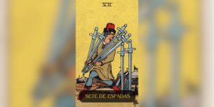 O Sete de Espadas no Tarot representa estratégia, astúcia e a necessidade de agir com discrição. Essa carta pode indicar situações de engano ou a necessidade de ser esperto para evitar armadilhas.