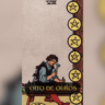 O Oito de Ouros no Tarot simboliza trabalho árduo, dedicação e aprimoramento de habilidades. Entenda como essa carta pode impactar seu crescimento pessoal e profissional e trazer sucesso a longo prazo.