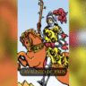 Antes de tudo, o Cavaleiro de Paus no Tarot é a carta da ação corajosa, do impulso aventureiro e da vontade de conquistar. Representa alguém (ou uma fase) onde tudo acontece com intensidade, velocidade e paixão. Ele é o guerreiro do elemento fogo, pronto pra explorar o novo sem medo.