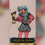 A princípio, o Tarot é um conjunto poderoso de cartas que nos oferece insights sobre aspectos emocionais, espirituais e materiais de nossas vidas. Sendo assim, uma das cartas mais interessantes e cheias de potencial é o Valete de Copas, que simboliza novos começos, criatividade e mensagens emocionais. Então, se você deseja compreender o que o Valete de Copas no Tarot representa, este artigo explorará seu simbolismo, significado e interpretação, fornecendo uma visão completa sobre essa carta e suas influências.